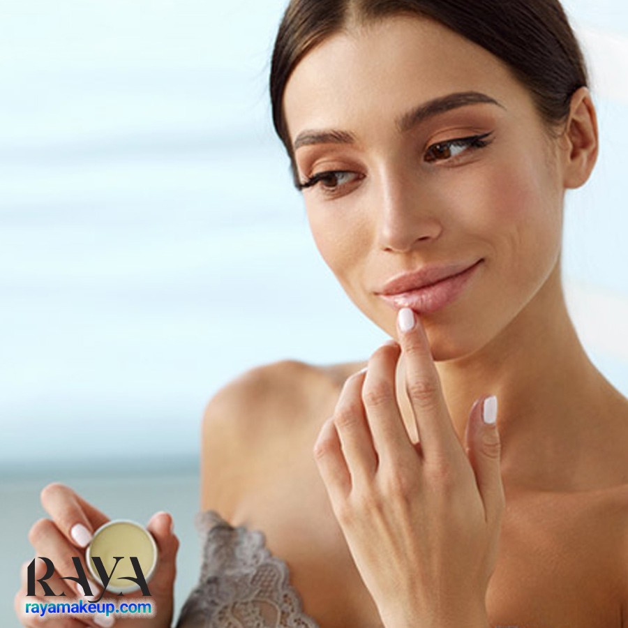 نحوه رژ لب زدن به طور حرفه ای و کامل