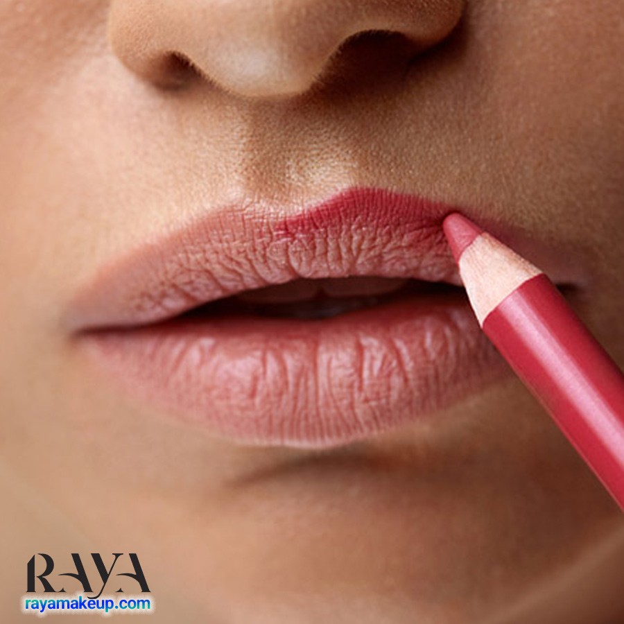 نحوه رژ لب زدن به طور حرفه ای و کامل