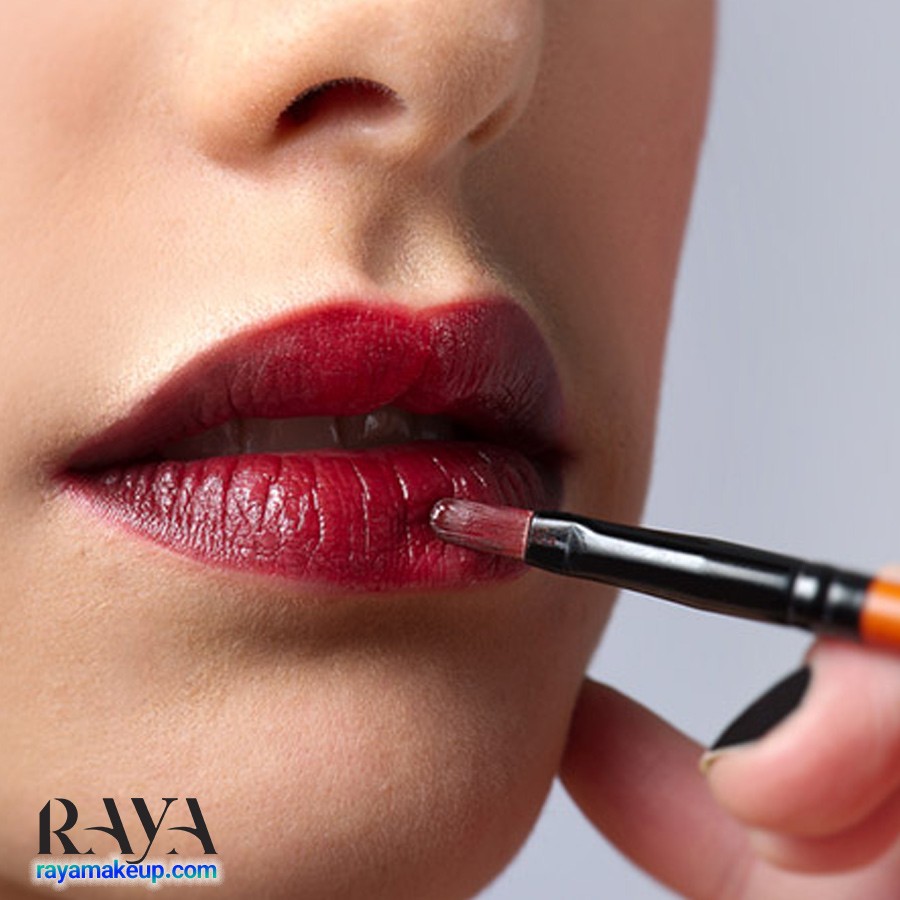 نحوه رژ لب زدن به طور حرفه ای و کامل