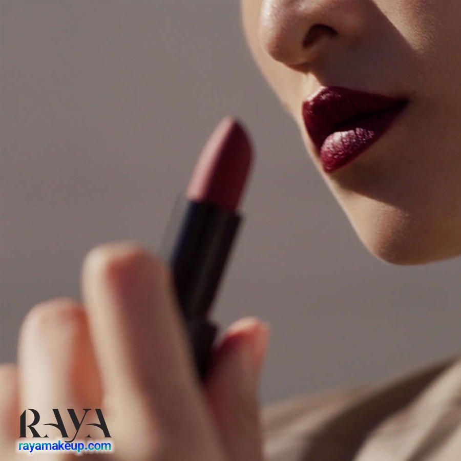 نحوه رژ لب زدن به طور حرفه ای و کامل