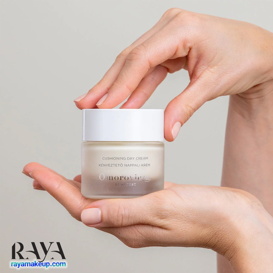 کرم روز آبرسان و جوانساز پوست اوموروویچا مدل کاشنینگ دی کریم Omorovicza Cushioning Day Cream
