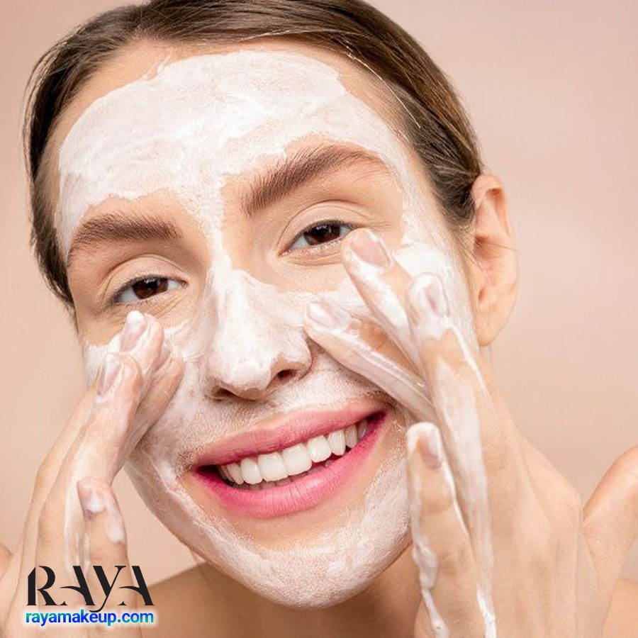 تفاوت بین شوینده صورت و پاک کننده های صورت چیست؟