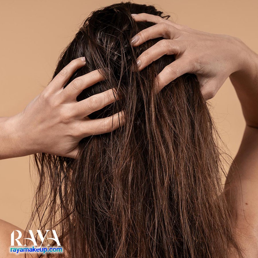 بررسی علل چرب شدن مو و راهکارهایی برای پیشگیری و رفع موهای چرب