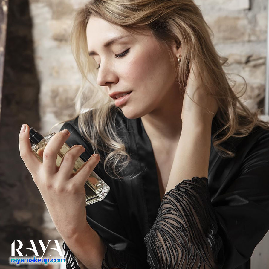 آیا می توانیم به موهای خود عطر و ادکلن بزنیم؟ به همراه بررسی جایگزین های دیگر آن
