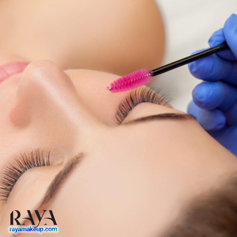 چگونه مژه های به هم چسبیده را جدا کنیم؟ 	