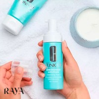 فوم پاک کننده ضد جوش کلینیک مدل آکنه سولوشن Acne Solutions