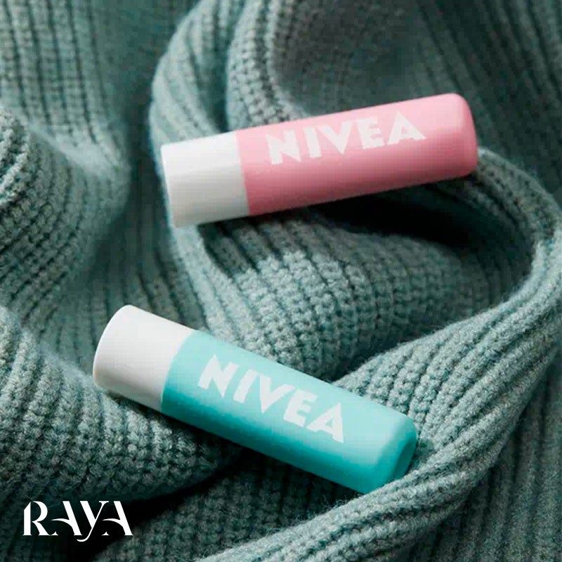 اسکراب لب 2 در 1 حاوی روغن رزهیپ نیوا Nivea 2 In 1 Caring Lip Scrub With Rosehip Oil