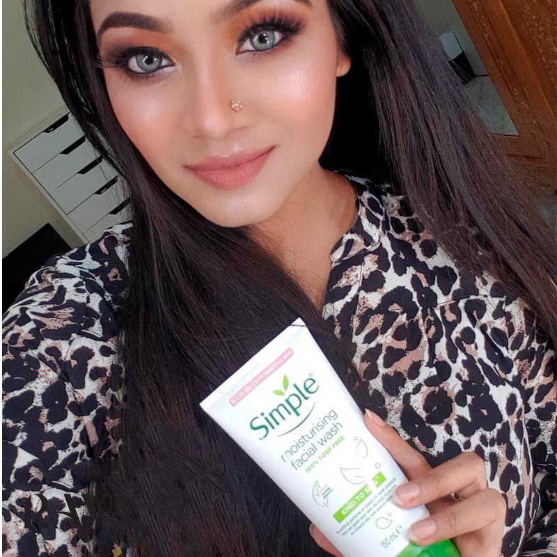 ژل شستشوی مرطوب کننده صورت سیمپل سری کایند تو اسکین Simple Kind to Skin Moisturising Face Wash