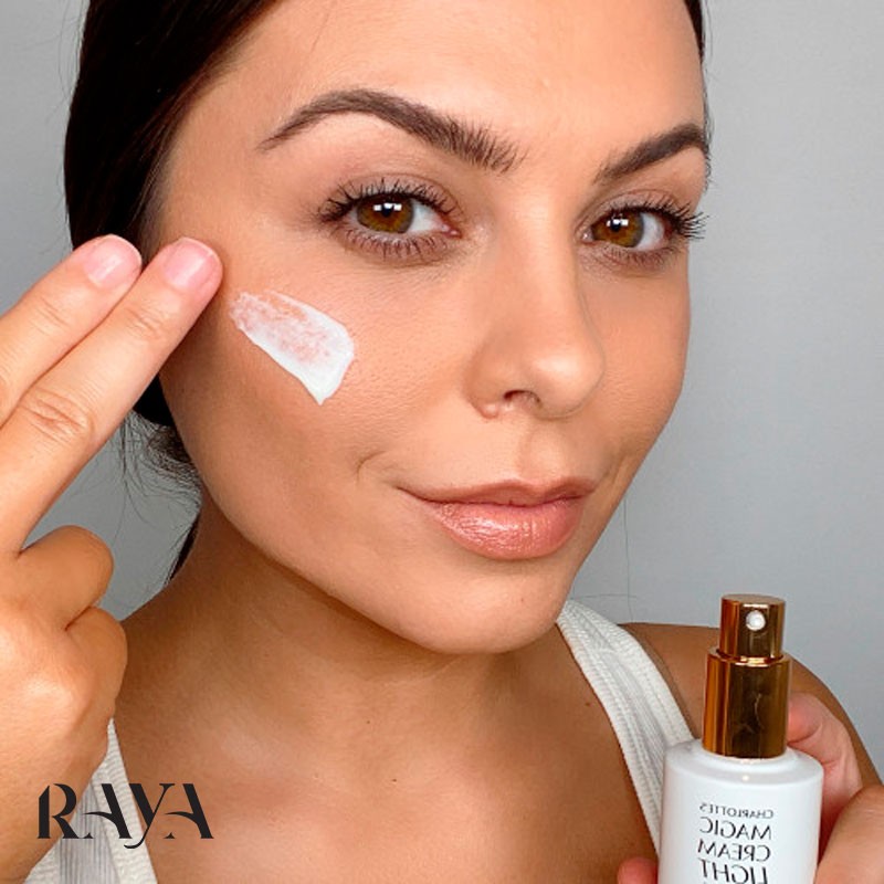 کرم مرطوب کننده جادویی و سبک شارلوت تیلبری مدل مجیک لایت Charlotte Tilbury Charlotte's Magic Cream Light