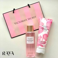 لوسیون بدن معطر و مرطوب کننده 24 ساعته با رایحه انار و نیلوفر آبی ویکتوریا سکرت