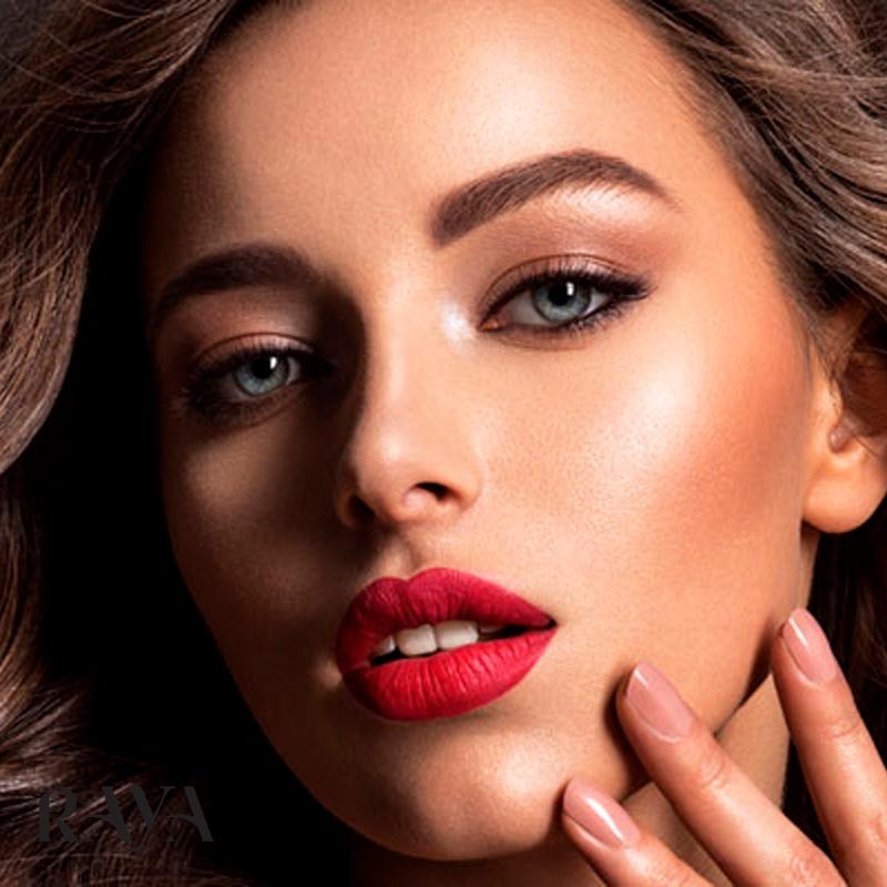 موثرترین راهکارها برای افزایش ماندگاری رژلب در طول روز
