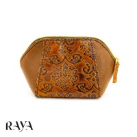 کیف لوازم آرایش دست دوز چرمی قهوه ای با طراحی شش ضلعی