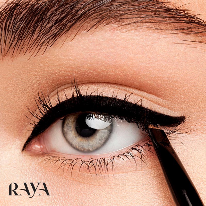 چگونه یک خط چشم حرفه ای و زیبا بکشیم؟