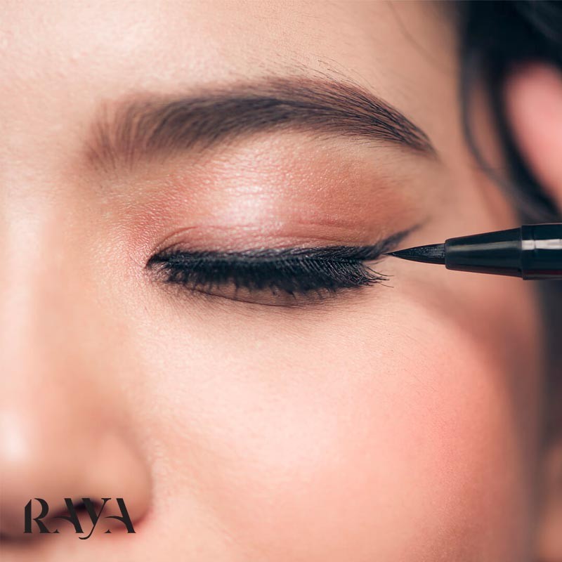 نحوه رسم خط چشم حرفه ای و زیبا
