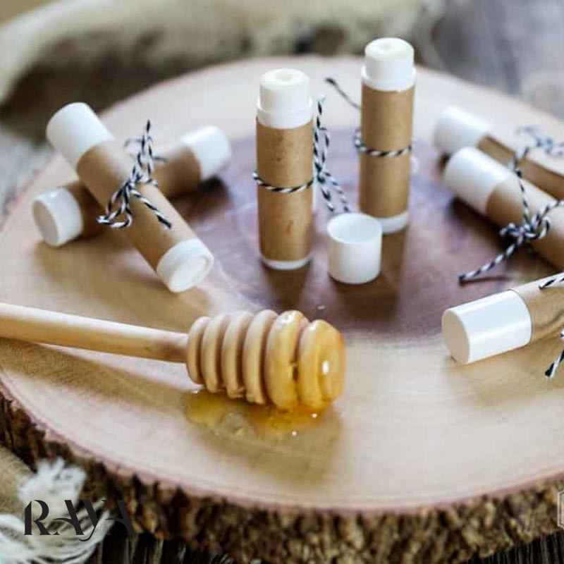 چگونه می توان در خانه یک بالم لب طبیعی و خانگی تهیه کرد؟